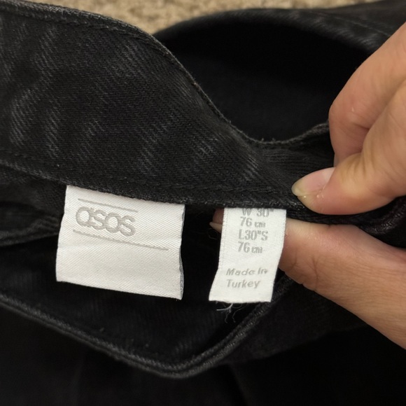 ASOS  relaxed mom jeans in black - Picture 5 of 9